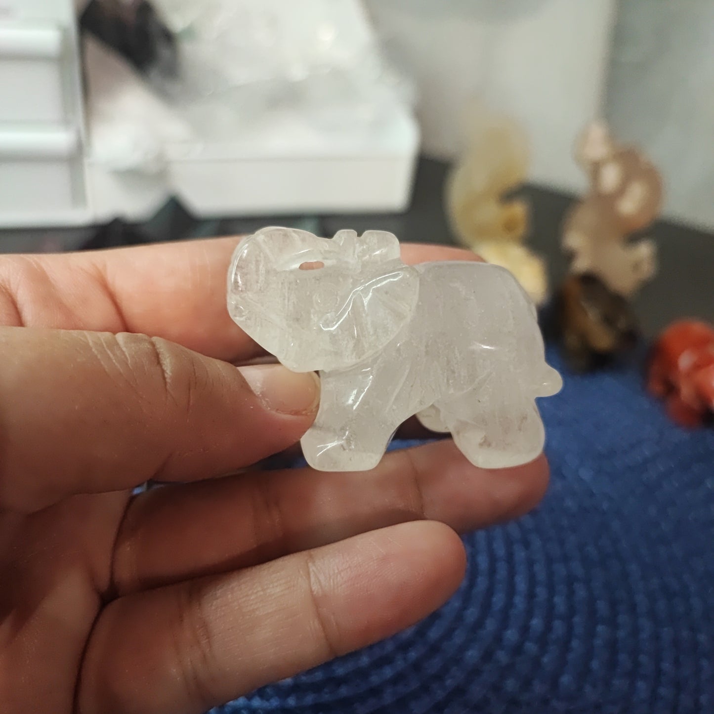 Elefantes de diferentes minerales