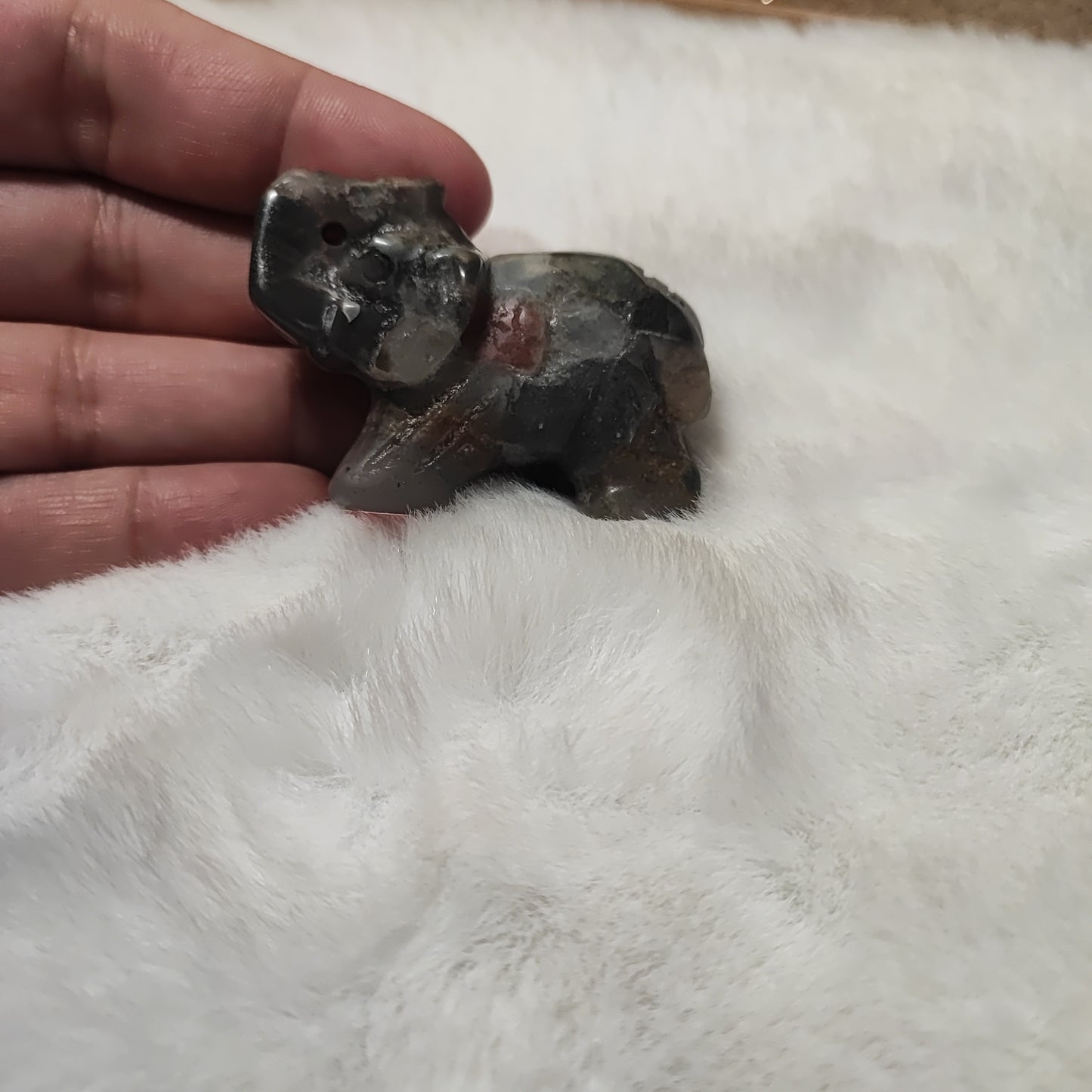 Elefantes de diferentes minerales